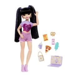 Barbie dream besties – renee, bambola alla moda con capelli neri e ciocche viola , 11 accessori a tema vlog di cucina e viaggi inclusi> Fashion Dolls