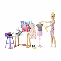 Barbie ,  playset atelier con bambola stilista, outfit alla moda e tantissimi accessori, giocattolo per bambini 3+ anni><noscript><img width=