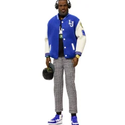 Barbie signature –  lebron james kenbassadors, bambola da collezione del campione nba con giacca in stile college e accessori inclusi> Fashion Dolls|Bambolotti
