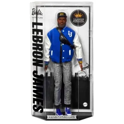 Barbie signature –  lebron james kenbassadors, bambola da collezione del campione nba con giacca in stile college e accessori inclusi><noscript><img width=