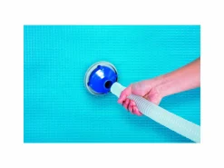 Bestway aspiratore funziona con pompe da 2.006 lt/h e superiori, tubo da mt. 6 e mm. 32  di diametro incluso, ideale per tutte le piscine, asta in alluminio in 4 sezioni, 3 adattatori><noscript><img width=
