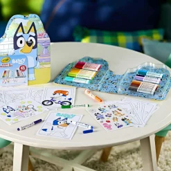CRAYOLA – valigetta colori & adesivi bluey, set con pennarelli, pagine da colorare, adesivi, 45 pezzi, regalo creativo per bambini, da 5 anni, 04-0784> Kit Artistici E Pittura