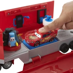 Cars Disney pixar – mack trasformabile playset, giocattolo 2 in 1 con camion e officina per la messa a punto, con lanciatore, ponte , giocattolo per bambini 3+ anni><noscript><img width=