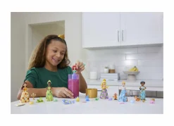 DISNEY PRINCESS – royal color reveal, bambola con 6 sorprese da scoprire tra cui un personaggio, ispirata ai film disney, giocattolo per bambini, 3+ anni, hmb69> Fashion Dolls