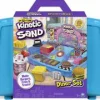 KINETIC SAND valigetta diner, 900 gr di sabbia colorata, 8 accessori e formine inclusi, sabbia cinetica, giochi per bambini e bambine, 3+ anni> Mosaici, Sabbia, Glitter