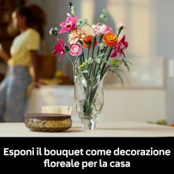 LEGO ICONS Lego botanicals 10342 bouquet di fiori rosa, kit modellismo adulti, decorazioni casa con piante finte, idea regalo donna o uomo><noscript><img width=