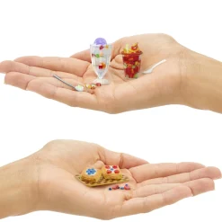 MINIVERSE MGA Mga’s miniverse make it mini cafe serie 4, mini oggetti da collezione fai da te in resina, repliche alimenti, per collezionisti e bambini 8+><noscript><img width=