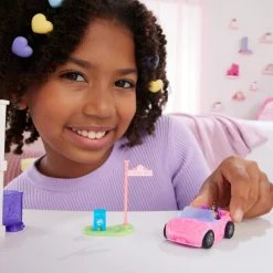 Barbie Mini land – auto cabrio decappottabile – set con mini veicolo e bambola con sorpresa cambia colore in acqua><noscript><img width=
