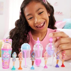 Barbie Mini land – pop reveal – mini bambola con sorpresa e gioco sensoriale><noscript><img width=