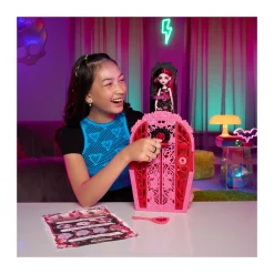 Monster High – draculaura e i misteri in giardino, set con bambola e guardaroba, 19 accessori e abiti inclusi> Fashion Dolls