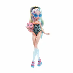Monster High – lagoona blue, bambola snodata alla moda e capelli con ciocche colorate, con accessori e cucciolo di piranha, giocattolo per bambini, 4+ anni, hhk55><noscript><img width=