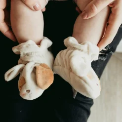 Bunnies By The Bay Pantofoline per neonati con orecchie da cucciolo – morbidissime – 0-6 mesi –><noscript><img width=