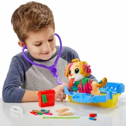 PLAY-DOH – set da veterinario, playset con 10 strumenti e 5 colori di pasta da modellare atossica, cane giocattolo per bambini dai 3 anni in su><noscript><img width=