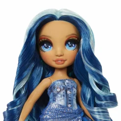 Rainbow High swim & style – skyler (blu) – bambola da 28 cm con confezione scintillante e oltre 10 outfit – costume da bagno rimovibile, sandali, accessori divertenti><noscript><img width=