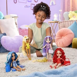 Rainbow High swim & style – skyler (blu) – bambola da 28 cm con confezione scintillante e oltre 10 outfit – costume da bagno rimovibile, sandali, accessori divertenti><noscript><img width=