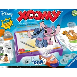 RAVENSBURGER xoomy maxi disney stitch: tavolo a4 con proiettore luminoso e 300 motivi in 72 pellicole. gioco creativo per bimbi 6+.><noscript><img width=