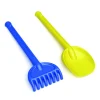 Set paletta e rastrello in plastica, in 4 vivaci colori assortiti.> Giocattoli Mare