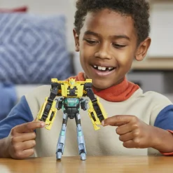 Transformers earthspark, cyber-combiner, action figure robot bumblebee e mo malto><noscript><img width=