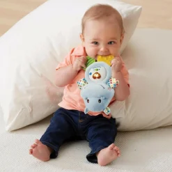 VTECH – ippo, sonaglino massaggia gengive. un sonaglino musicale che allevia il momento della dentizione del bambino!> Trillini E Sonagli